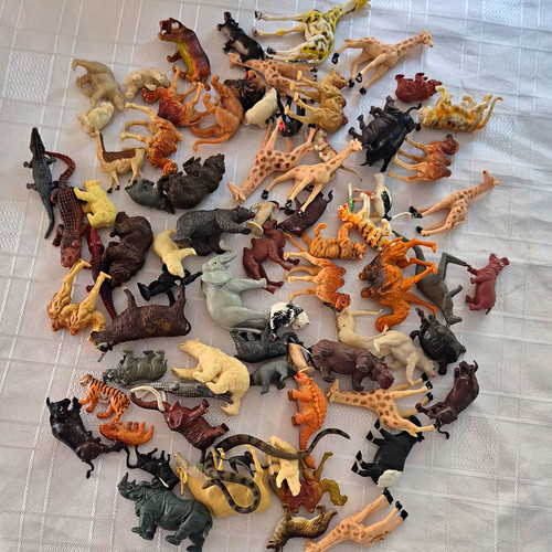 Large job lot - large, plastic
